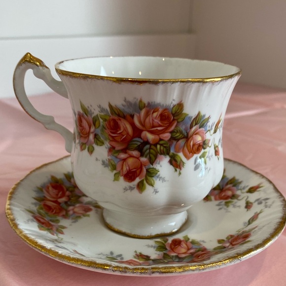EUC Vtg Paragon Bone China Teacup and Saucer in Pattern “Elizabeth Rose” - Picture 4 of 11